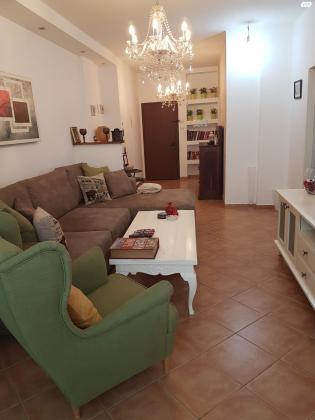 דבורה בארון 6 (כצנלסון)