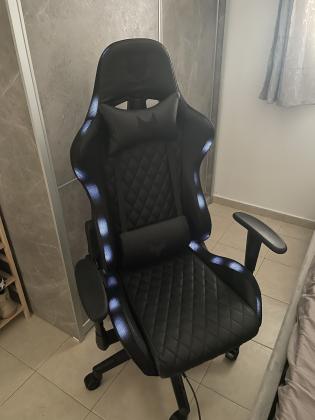 כיסא גיימינג מטורף משולב לדים