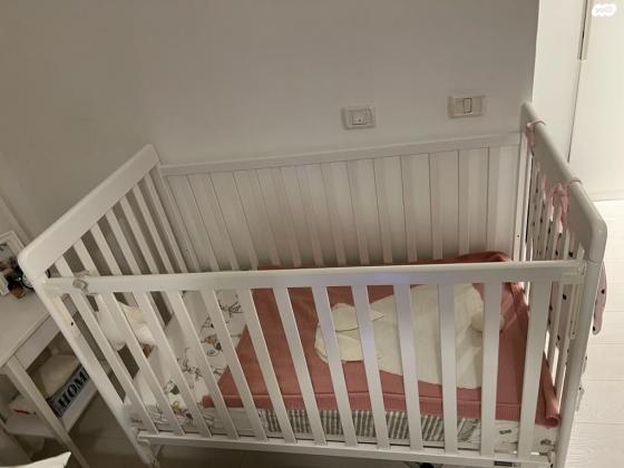 מיטת תינוק עץ מלא איכותי