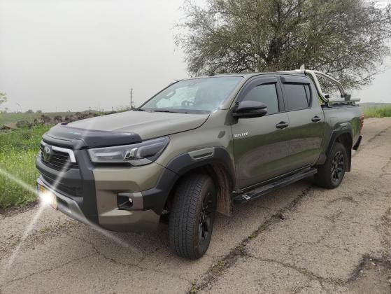 טויוטה היילקס 4X4 (2021)