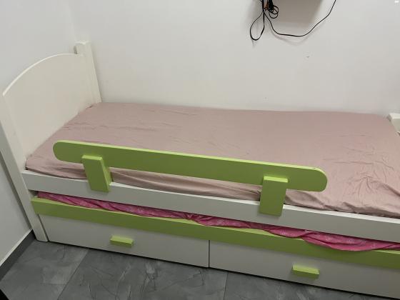 מיטת ילדים יחיד נפתחת2 מגירות
