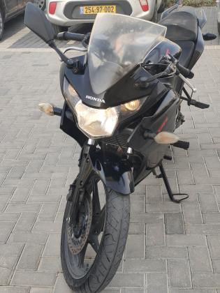 הונדה CBR125R (2017)