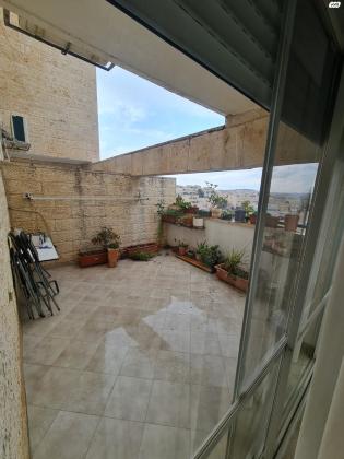 רינה ניקובה 1 (פסגת זאב מזרח)