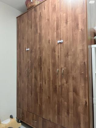 ארון 4 דלתות כמו חדש,