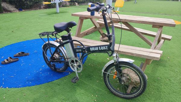 אופניים משומשות קצת ישנות וחלשות