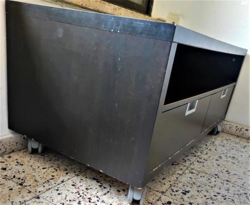 מזנון איקאה Besta Jagra בצבע שחור