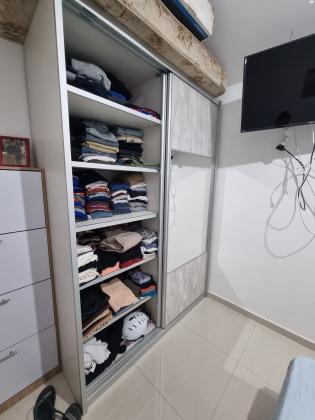 ארון הזזה 'ספץ' במצב מצויין,