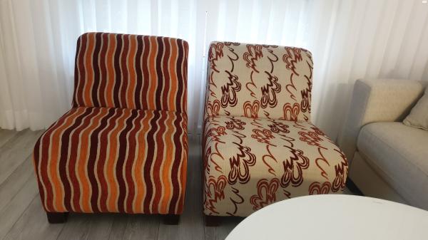 למכירה שתי כורסאות 1,000 שח,