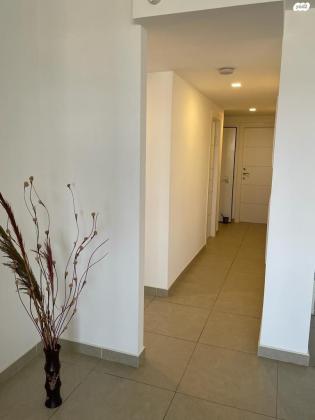 חיים הרצוג 7 (פסגות אפק)