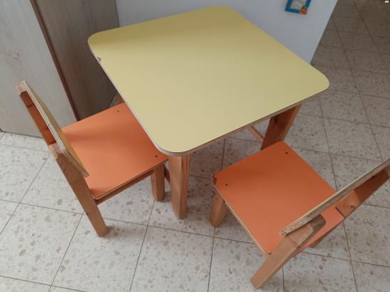 שולחן + 2 כסאות לתינוקות