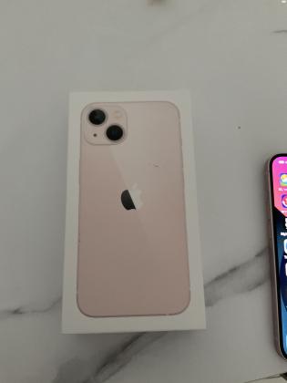 למכירה אייפון 13 בצבע ורוד