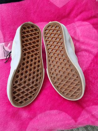 נעלי ואנס חדשות מידה 28,