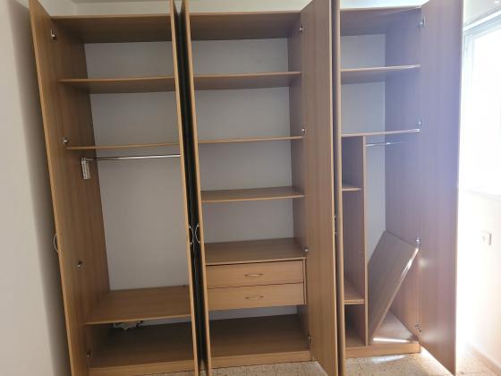 ארון 6 דלתות בצבע עץ,