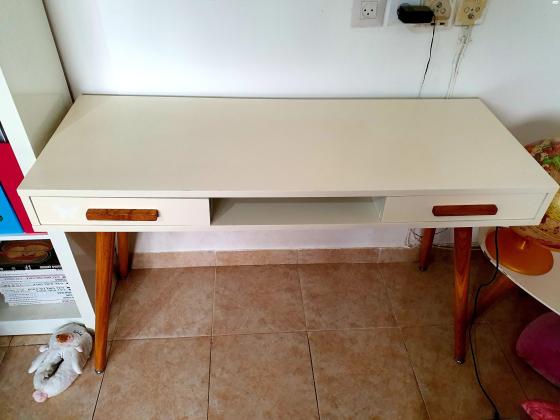 קונסולה בצבע שמנת (צביעה בתנור)