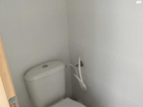 בושם 28 (לבנה)