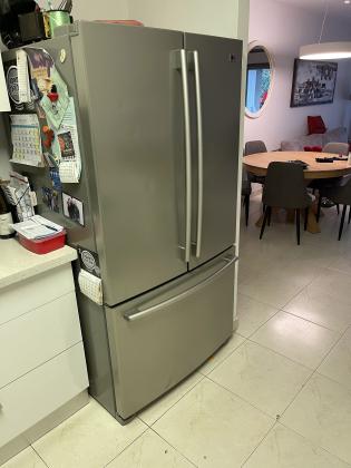 מקרר LG עם 2 דלתות ומקפיא תחתון