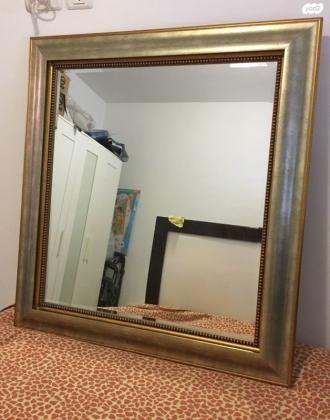 ‎מראה עם מסגרת עץ בצבע זהב