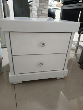 קומודה עם מראה ו 2