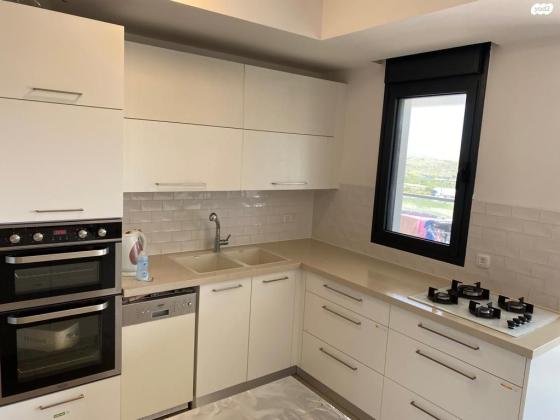 חיים הרצוג 7 (פסגות אפק)