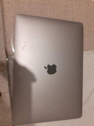 A1708 מקבוק פרו 2017 עלה כמעט 5 אלף