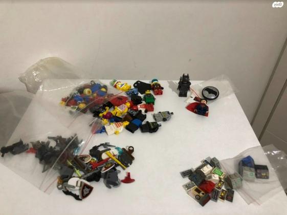 הרבה חלקים שונים של לגו