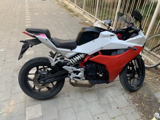 יוסאנג GT250R קומט (2017)