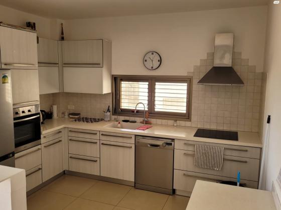 מנחם רצון 30 (מחנה יהודה)