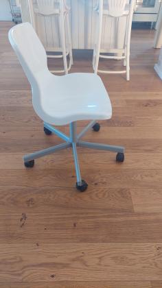 כסא לילד ילדה לשלוחן למידה/מחש