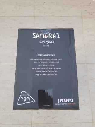 מגהץ אנכי של חברת סמוראי