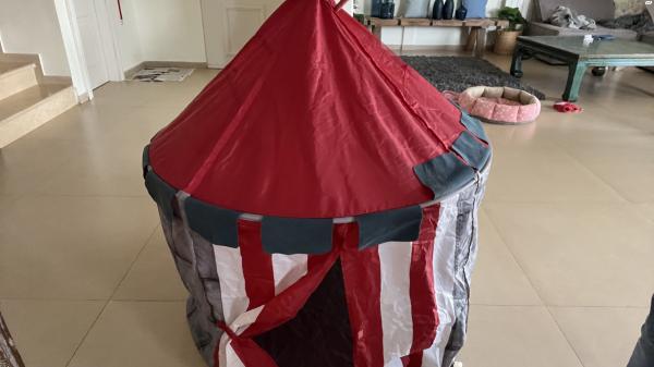 אוהל טירה יפייפה נרכש באיקאה