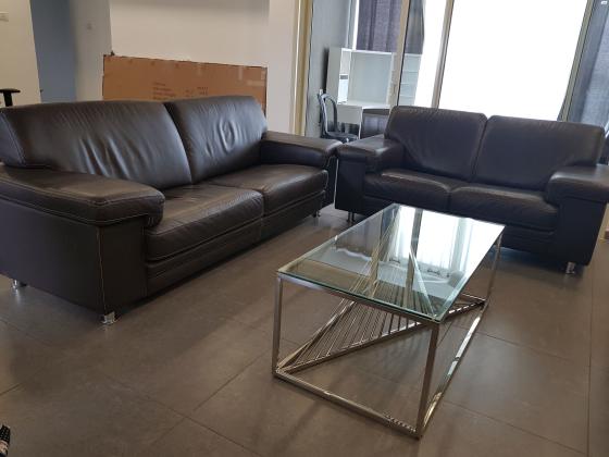 סלון עור אמיתי, בצבע חום כהה