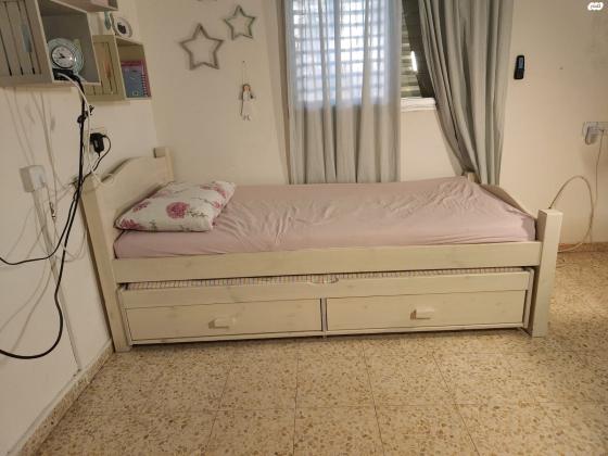 מיטת יחיד נפתחת של עצמלה - דגם מיכל