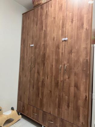 ארון 4 דלתות כמו חדש,