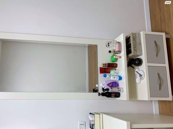 ריהוט מושלם ושמור כמו חדש של 5 נגרים