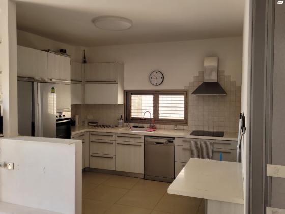 מנחם רצון 30 (מחנה יהודה)