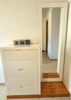 מיטה צפה זוגית כחדשהצבע בתנור