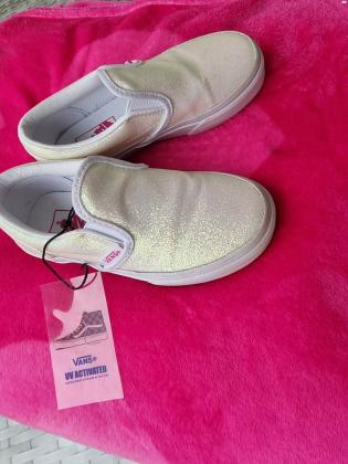 נעלי ואנס חדשות מידה 28,