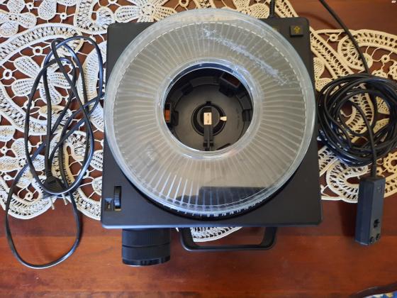 למבינים ואספנים, מקרן שקופיות KODAK