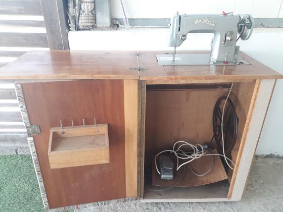 מכונת תפירה של חברת "מרדיקס",