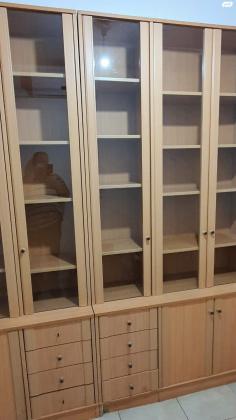 ארון ספרים של אינטרסיסטם (דורש