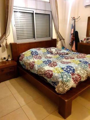 חדר שינה ביתילי מעץ אלון