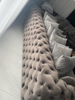 ספת קפיטונאז מעוצבת בד קטיפה