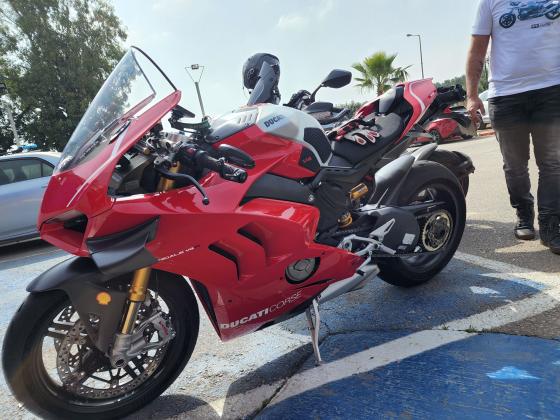 דוקאטי פניגאלה V4 (2020)