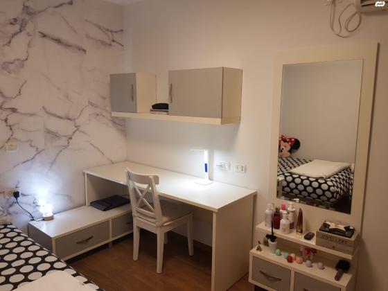 ריהוט מושלם ושמור כמו חדש של 5 נגרים