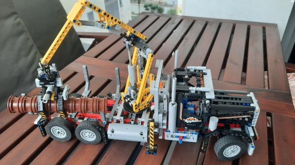 לגו טכניק עם מנוע 9397