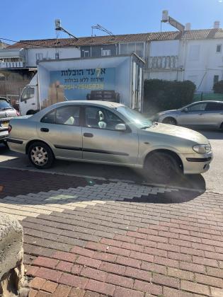 ניסאן אלמרה (2002)