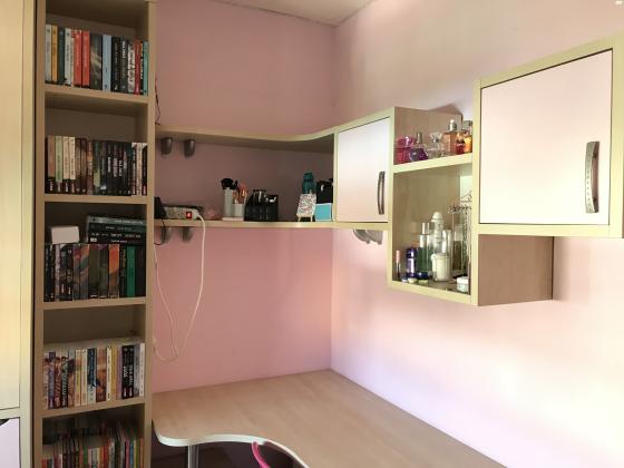 חדר ילדים חמישה נגרים במצב