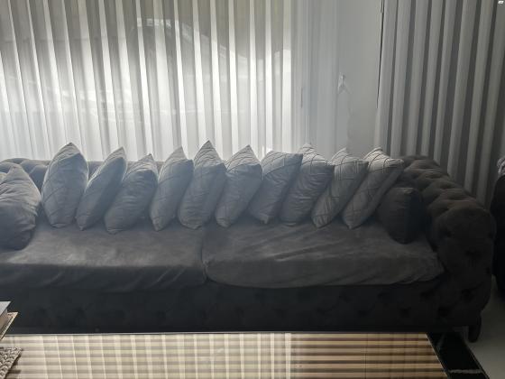 ספת קפיטונאז מעוצבת בד קטיפה