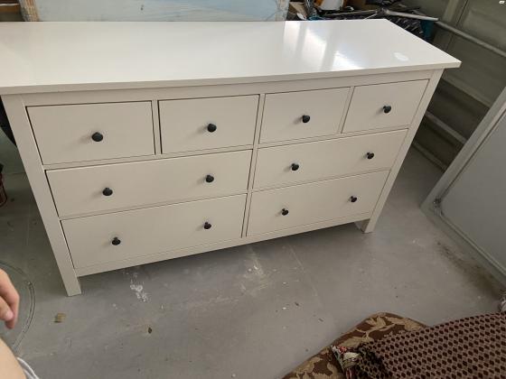 שידת 8 מגירות במצב כמו