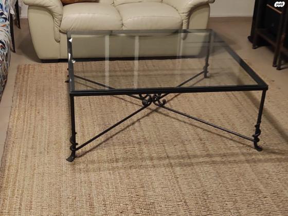 שולחן סלון מרובע מדהים ביופיו